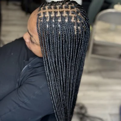 Knotless Braids braiding service at Alven's Braiding Salon